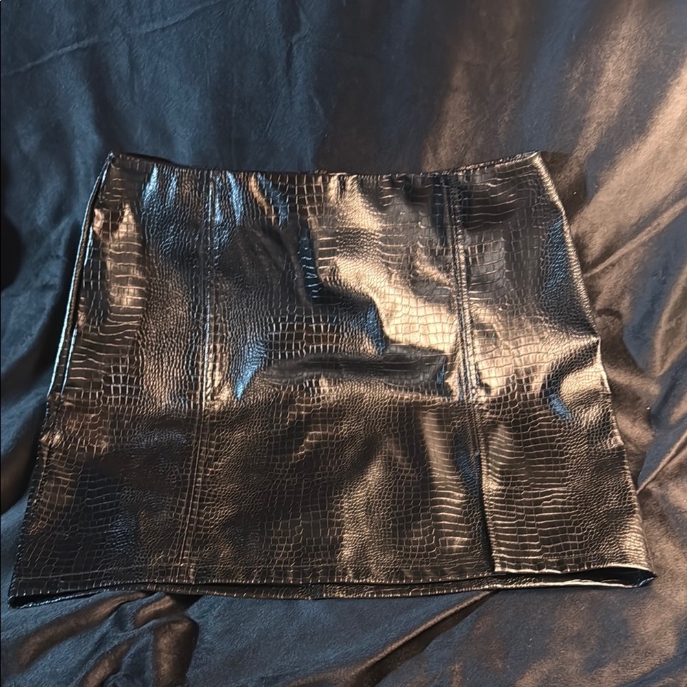 Black Faux Snakeskin Mini Pencil Skirt for Night Out